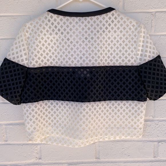 NWT Elizabeth and James Leda Lattice Laser Cut Mesh Crop Top L - Picture 5 of 8